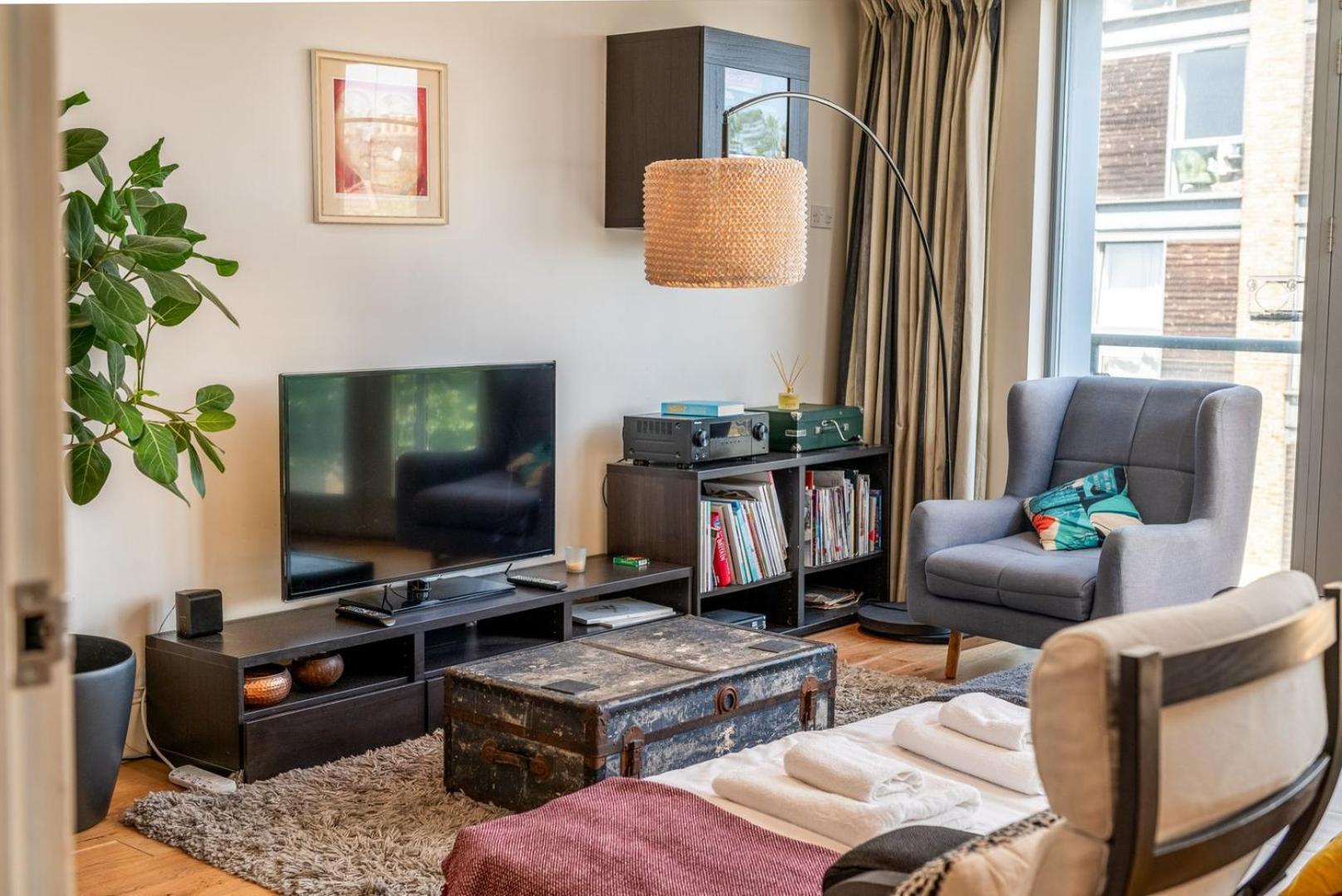 Bright & Spacious Battersea Flat ロンドン エクステリア 写真