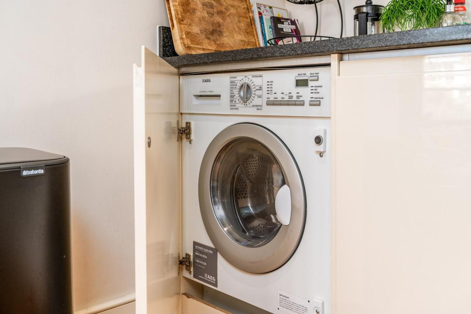 Bright & Spacious Battersea Flat ロンドン エクステリア 写真