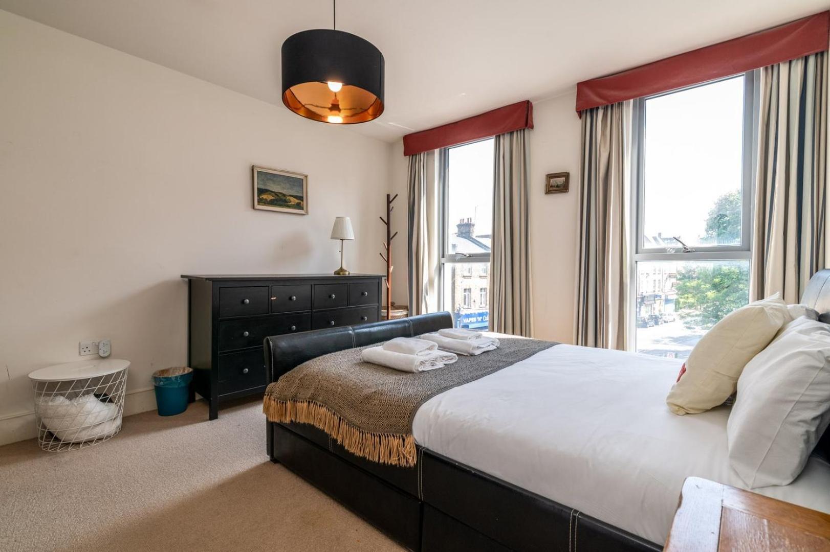 Bright & Spacious Battersea Flat ロンドン エクステリア 写真